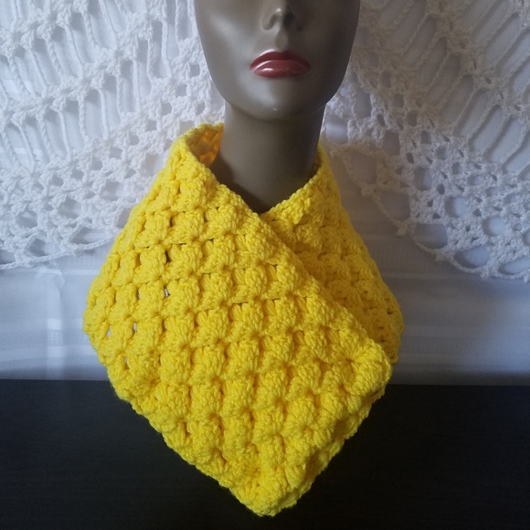 Scarf, Cowl - Picture 2 of 4